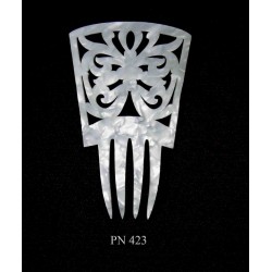 Peinecillo  fabricado en celuloide.