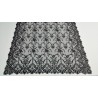 Mantilla negra bordada a máquina en rayon con diseño de blonda.