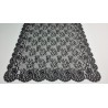 Mantilla  con diseño de blonda, en rayón y bordada a maquina.